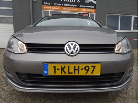 Volkswagen Golf - 1.6 TDI Highline van 1ste eig. met parkeersensoren en navigatie en elec. panoramad - 1