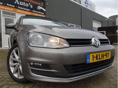 Volkswagen Golf - 1.6 TDI Highline van 1ste eig. met parkeersensoren en navigatie en elec. panoramad - 1