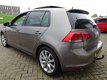 Volkswagen Golf - 1.6 TDI Highline van 1ste eig. met parkeersensoren en navigatie en elec. panoramad - 1 - Thumbnail