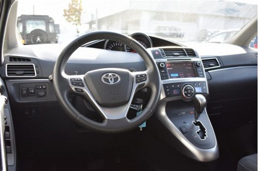 Toyota Verso - 1.8 VVT-i Business Automaat | Panoramadak | Navi | Trekhaak 1.300kg geremd | - 1