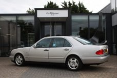 Mercedes-Benz E-klasse - 320 Avantgarde | Youngtimer | Uniek lage Km-stand | Dealer-onderhouden | Pr