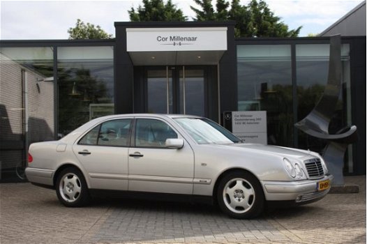 Mercedes-Benz E-klasse - 320 Avantgarde | Youngtimer | Uniek lage Km-stand | Dealer-onderhouden | Pr - 1