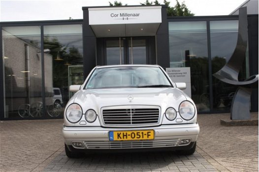 Mercedes-Benz E-klasse - 320 Avantgarde | Youngtimer | Uniek lage Km-stand | Dealer-onderhouden | Pr - 1