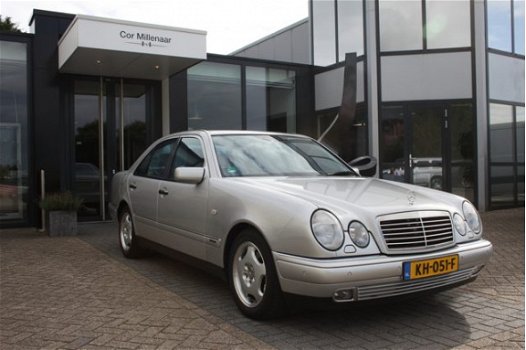 Mercedes-Benz E-klasse - 320 Avantgarde | Youngtimer | Uniek lage Km-stand | Dealer-onderhouden | Pr - 1