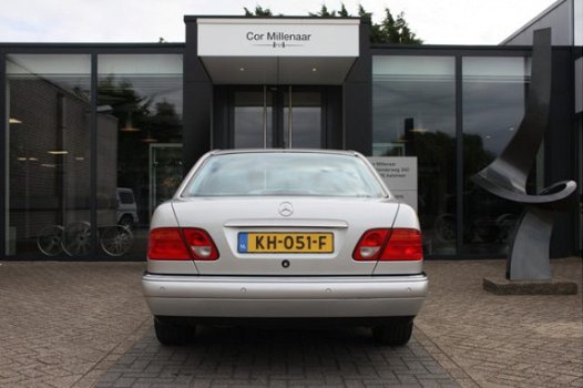 Mercedes-Benz E-klasse - 320 Avantgarde | Youngtimer | Uniek lage Km-stand | Dealer-onderhouden | Pr - 1