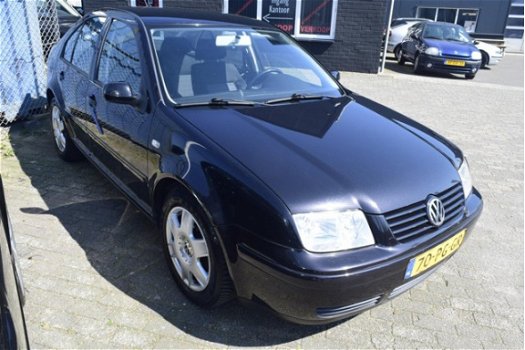 Volkswagen Bora - 1.6-16V Sportline - 1