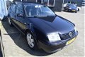 Volkswagen Bora - 1.6-16V Sportline - 1 - Thumbnail