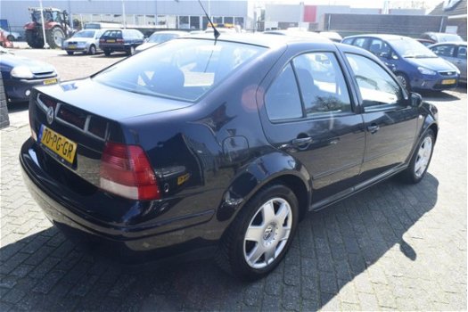 Volkswagen Bora - 1.6-16V Sportline - 1