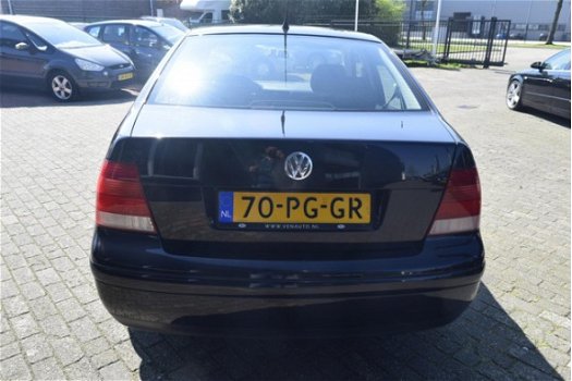 Volkswagen Bora - 1.6-16V Sportline - 1