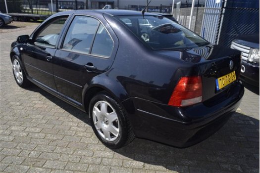 Volkswagen Bora - 1.6-16V Sportline - 1