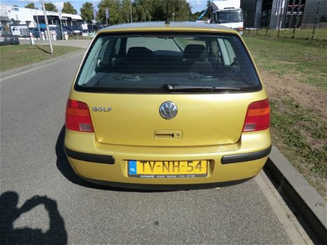 Volkswagen Golf - 1.6 Trendline - 1