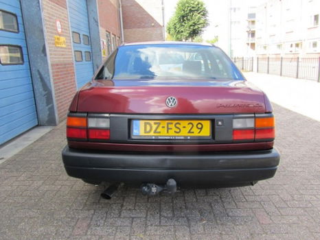 Volkswagen Passat - 1.8 Custom - 1