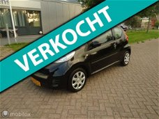 Peugeot 107 - - 1.0-12V Millesim 200