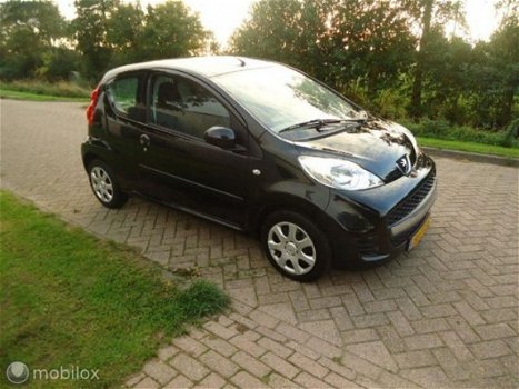 Peugeot 107 - - 1.0-12V Millesim 200 - 1