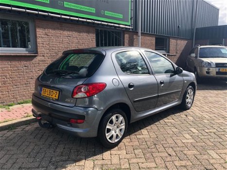 Peugeot 206 - 1.1 XR 5-drs AIRCO goed oh NL-auto 2010 nw apk - 1