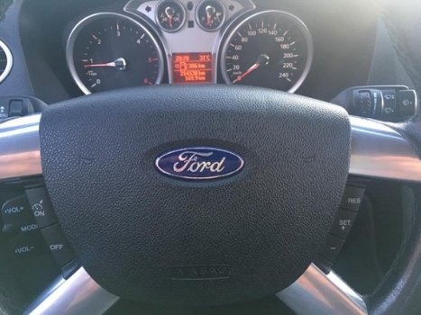 Ford Focus - 1.6 TDCi Trend AIRCO / NWE APK 08-01-2021 / CRUISE CONTROL / RADIO CD MP3 AUX / BLUETOO - 1
