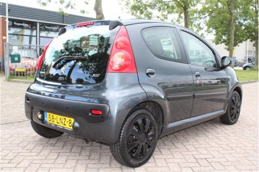 Peugeot 107 - 1.0-12V XR 5 drs airco /parkeersensoren - 1