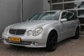 Mercedes-Benz E-klasse Combi - 200 K. Avantgarde/Automaat/Navi/Pts/Clima/Cruise/Zonnedak/Xenon/19 in - 1 - Thumbnail