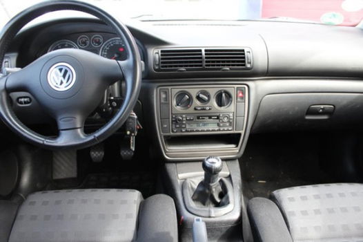 Volkswagen Passat - 2.0 Comfortline Airco, APK 12/2020, ESP - 1