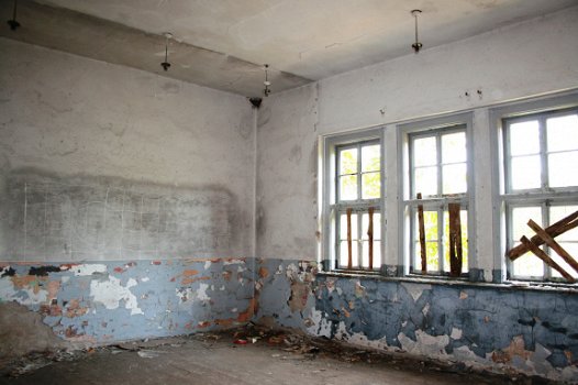 Een te renoveren schoolgebouw te koop in het dorp Razdel - 3