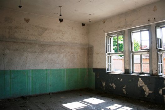 Een te renoveren schoolgebouw te koop in het dorp Razdel - 4
