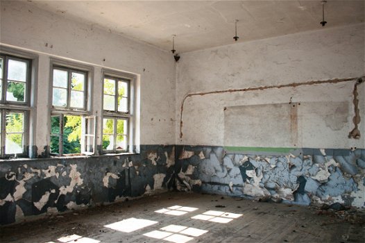 Een te renoveren schoolgebouw te koop in het dorp Razdel - 5