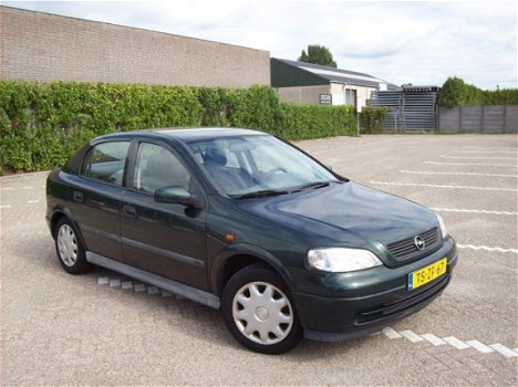 Opel Astra - 1.6-16V Club - 1