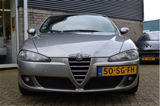 Alfa Romeo 147 - 1.6 T.Spark Veloce Distinctive 5 DEURS / CRUISE / CLIMA / LEER - 1