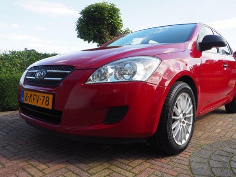 Kia Cee'd - 1.6 CRDi X-tra ACTIEPRIJS| 5 Deurs | LMV | Trekhaak | Zeer netjes | - 1