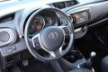 Toyota Yaris - 1.0 VVT-i Aspiration *PARKEERCAMERA / BLUETOOTH - 1 - Thumbnail