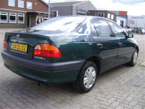 Toyota Avensis - 1.6 Terra - 1