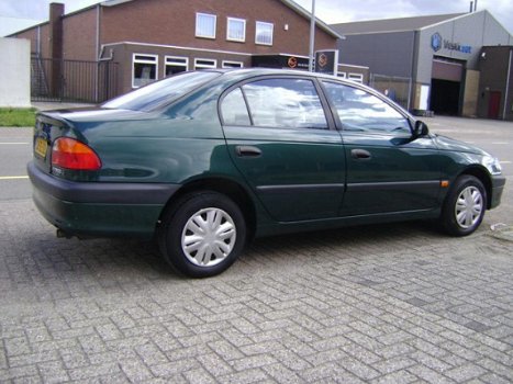 Toyota Avensis - 1.6 Terra - 1