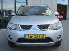 Mitsubishi Outlander - 2.4 Intense 4WD + 7 Personen Clima, NAVI, afnb. Trekhaak