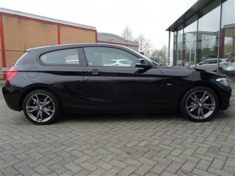 BMW 1-serie - 118i 136PK AUTOMAAT Corporate Lease Sport AIRCO-ECC / NAVI / *NEDERLANDSE AUTO-DEALER - 1