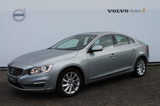 Volvo S60 - T3 150PK Automaat Momentum, lederen bekleding, navigatie, cruis - 1