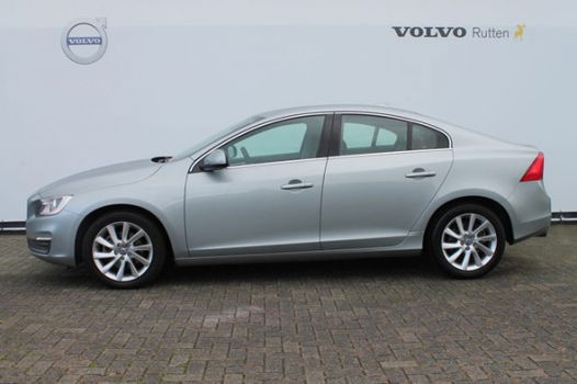 Volvo S60 - T3 150PK Automaat Momentum, lederen bekleding, navigatie, cruis - 1