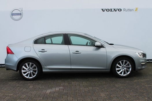 Volvo S60 - T3 150PK Automaat Momentum, lederen bekleding, navigatie, cruis - 1