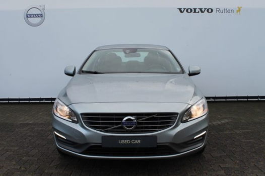 Volvo S60 - T3 150PK Automaat Momentum, lederen bekleding, navigatie, cruis - 1