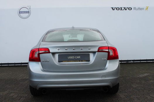 Volvo S60 - T3 150PK Automaat Momentum, lederen bekleding, navigatie, cruis - 1