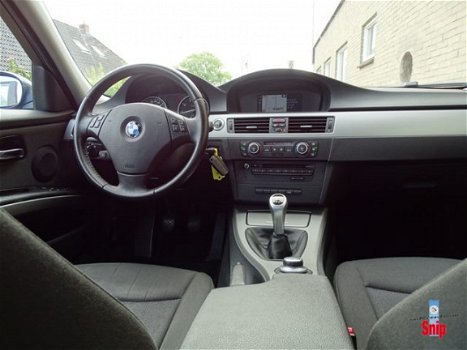 BMW 3-serie - 318i Business Line Xenon + Navi + Clima + Cruise - 1