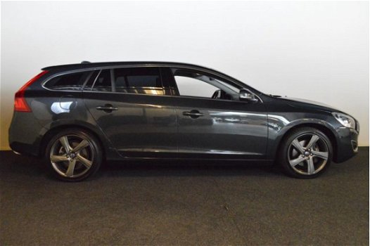 Volvo V60 - 2.0T Momentum NAVI / 203PK / ECC - 1