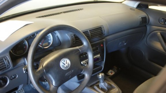 Volkswagen Passat Variant - 2.0-20V Highline 2004 Clima*Pdc*Elek Pakket*Lm velg*Apk Nieuw - 1