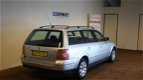 Volkswagen Passat Variant - 2.0-20V Highline 2004 Clima*Pdc*Elek Pakket*Lm velg*Apk Nieuw - 1 - Thumbnail