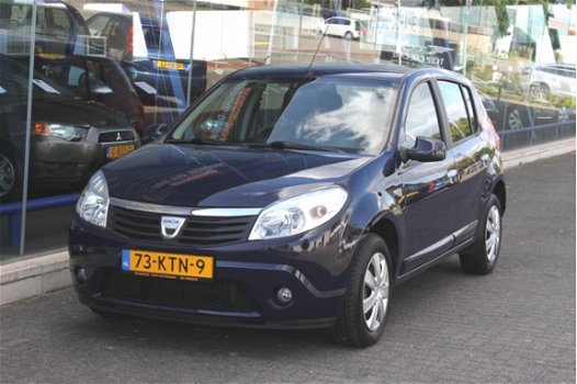 Dacia Sandero - 1.6 Lauréate Airco | Trekhaak | NAP | Dealer onderhouden - 1