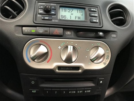 Toyota Yaris - 1.3 VVT-i Sol AIRCO/NAP/APK - 1