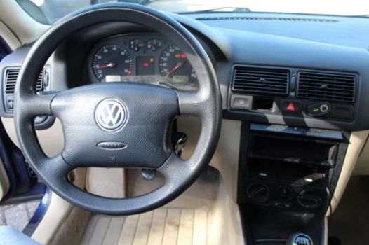 Volkswagen Golf - 1.6 - 1