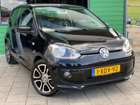 Volkswagen Up! - 1.0 Groove Up StoelVerw./Navi/Cruise/PDC/ Dealer Onderhouden / - 1