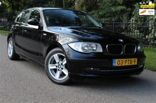 BMW 1-serie - 116i 5 deurs Zwart Airco Facelift 6-bak NAP - 1