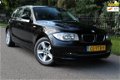 BMW 1-serie - 116i 5 deurs Zwart Airco Facelift 6-bak NAP - 1 - Thumbnail