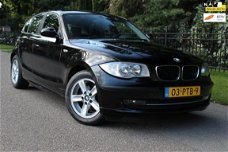 BMW 1-serie - 116i 5 deurs Zwart Airco Facelift 6-bak NAP